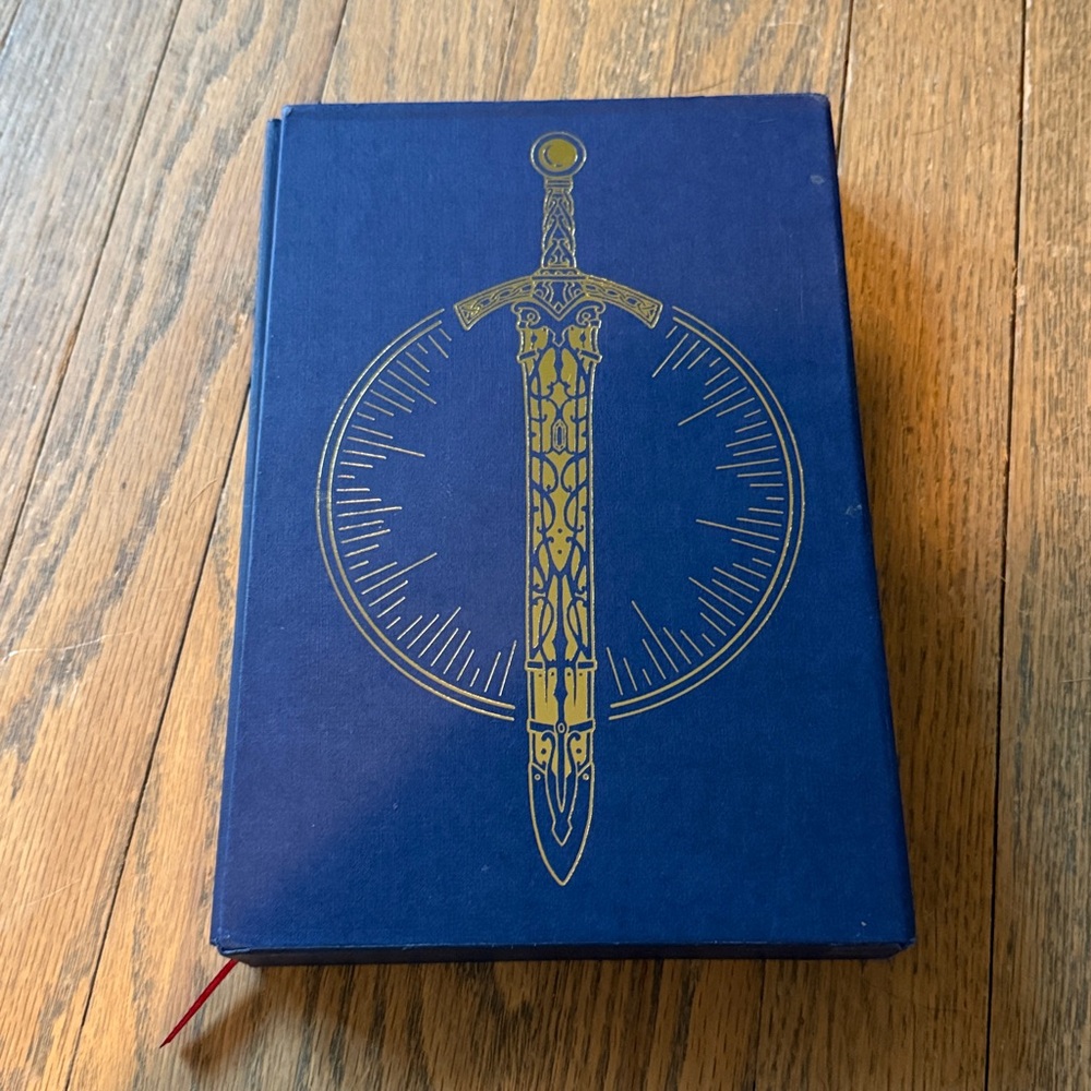 Throne of Glass Collectors Edition Hardcover Book - Picture 2 of 8